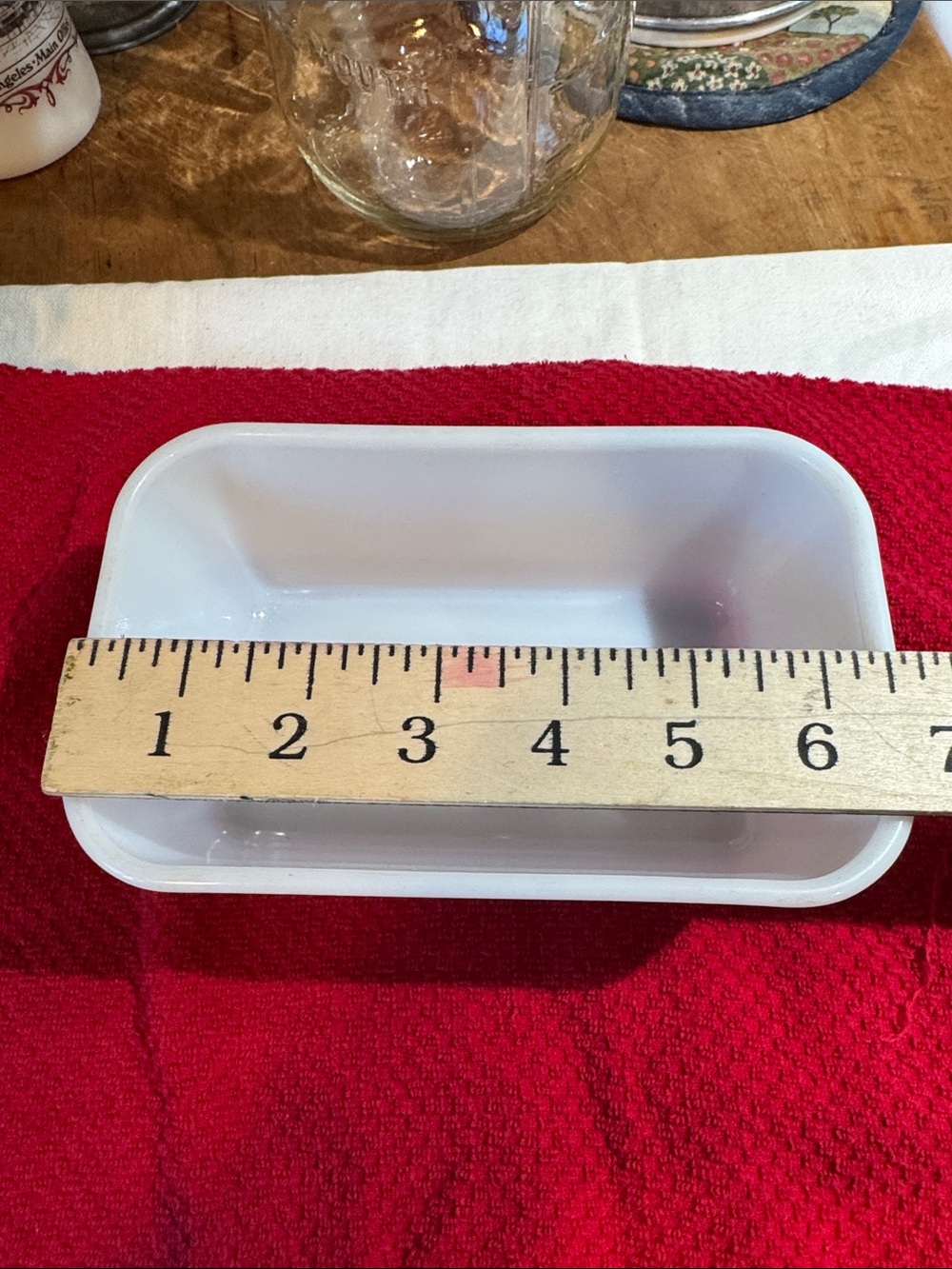 Pyrex milk glass Refrigerator Dish - Picture 2 of 6
